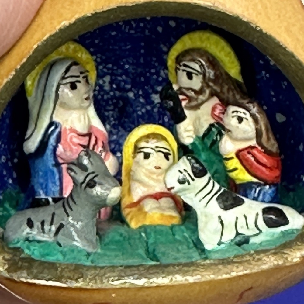 Christmas Ornament Carved Painted Gourd Nativity Folk Art Diorama Cartagena 2005 - Picture 6 of 6